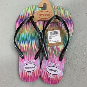 NWT Slim Havaianas Colorwash Black with Metallic Pop-Up Logo on Strap